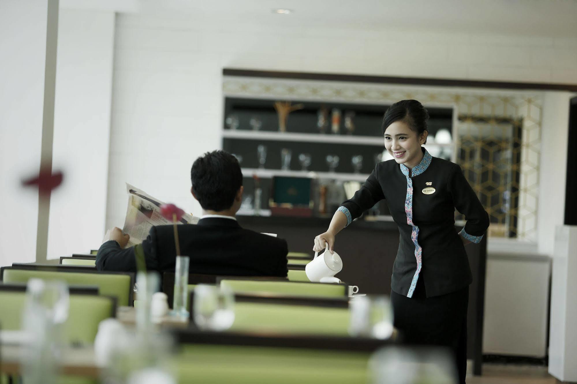 Hotel Santika Kelapa Gading Jakarta Exterior foto