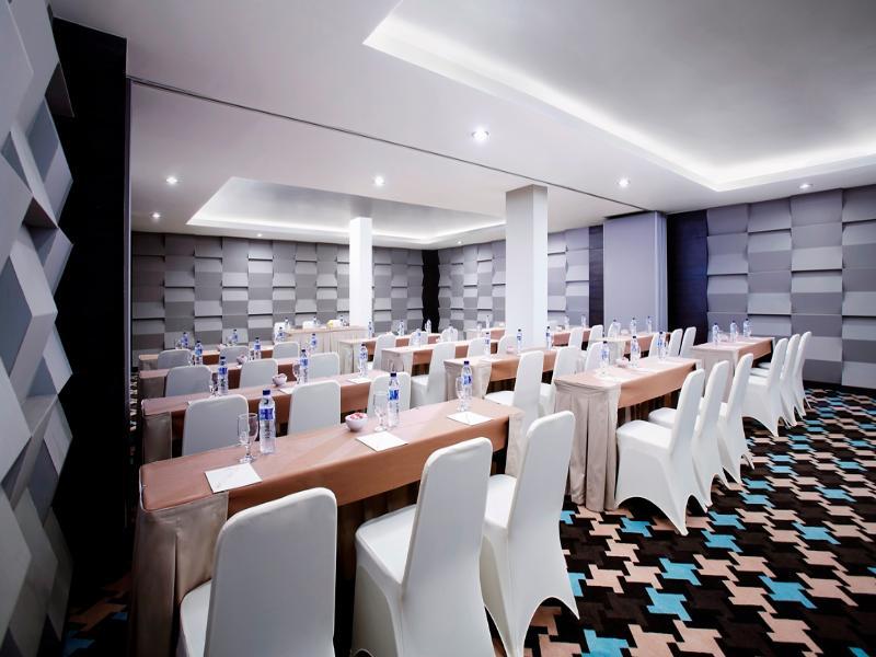 Hotel Santika Kelapa Gading Jakarta Exterior foto